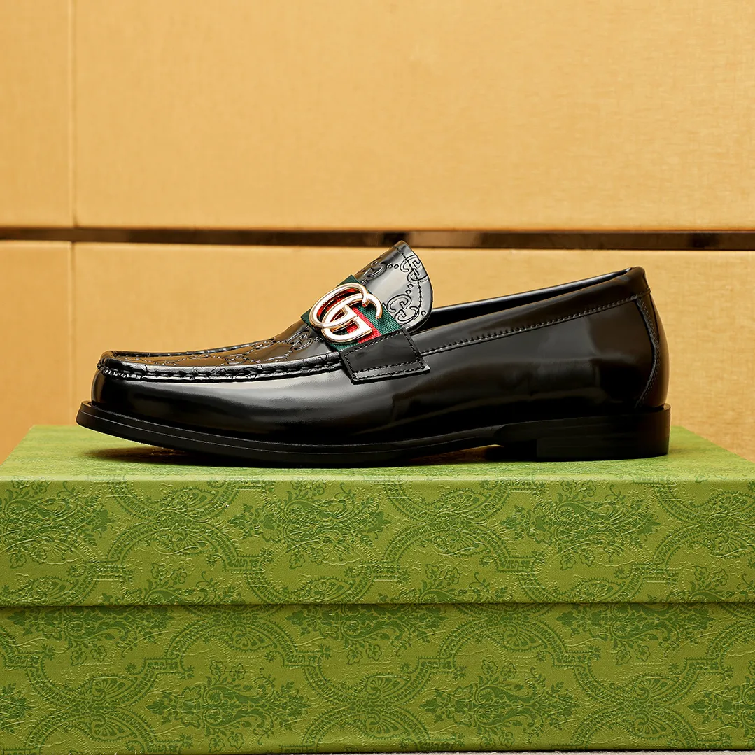 Men's shoes 💰480 💐 Product trademark: GUCCI "Gucci" casual leather shoes Regular size: 38-44 (45.46🉑️customized) Product materials: Selected imported first-layer open-edge beaded cowhide embossed upper + luxury hardware buckle, imported water-dyed cowhide leather lining. Strong three-dimensional visual effect, original outsole color: 2 colors available